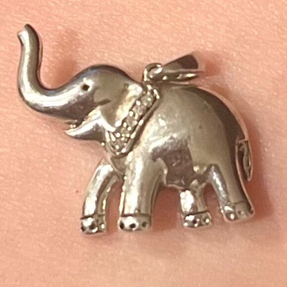 Zales Diamond Accent Elephant Pendant (no chain), never worn, good condition - Picture 2 of 3